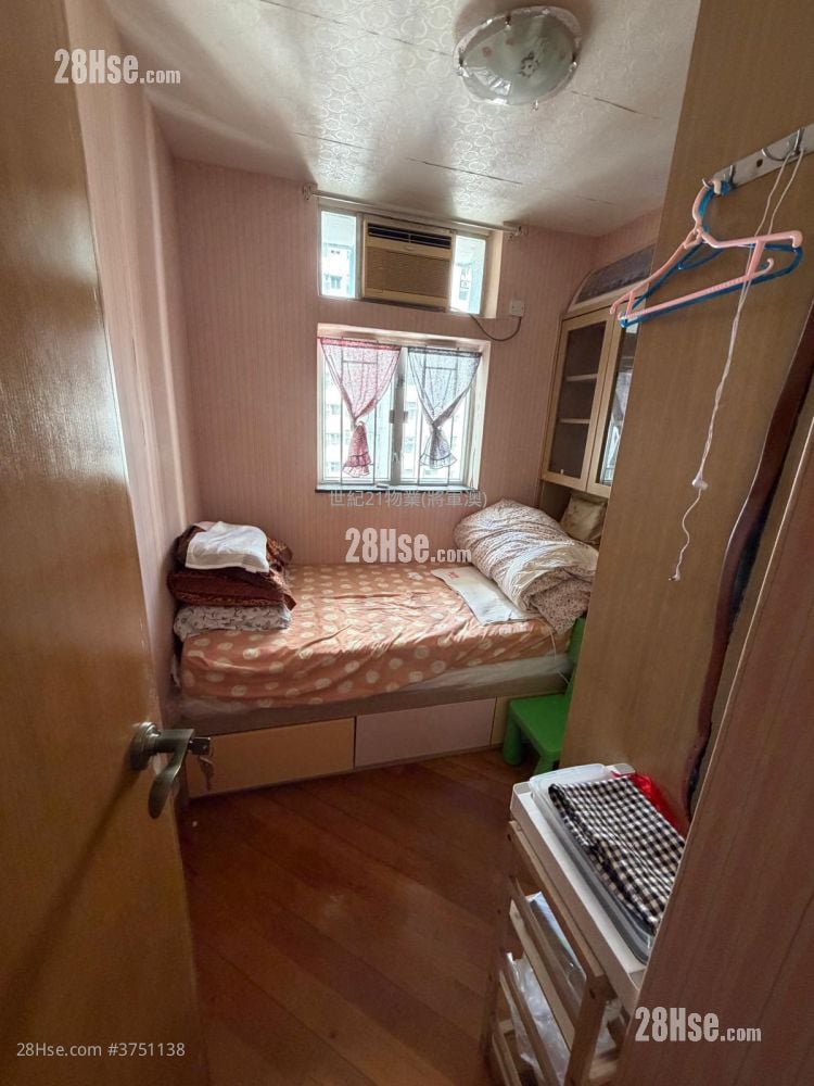 Beverly Garden Sell 592 ft²