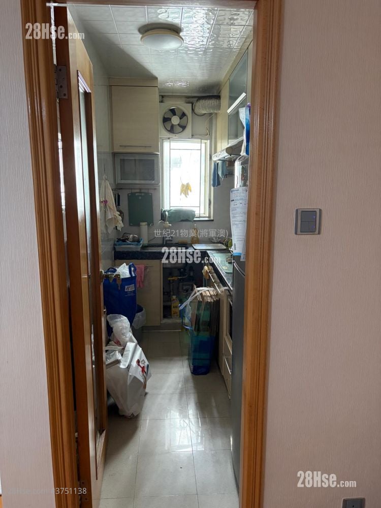 Beverly Garden Sell 592 ft²