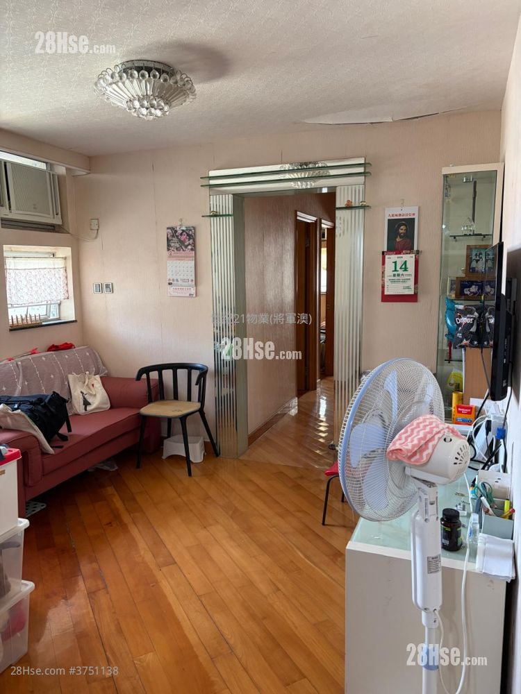 Beverly Garden Sell 592 ft²