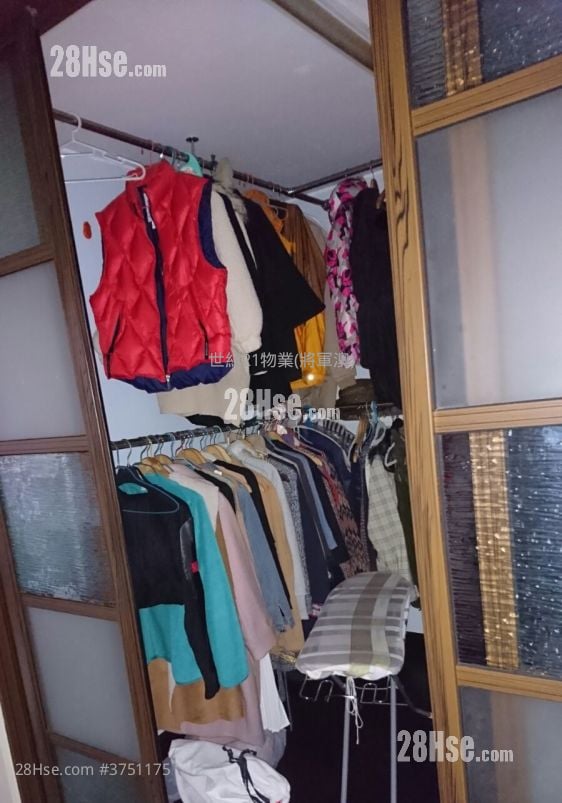 广明苑 售盘 3 房 601 平方尺