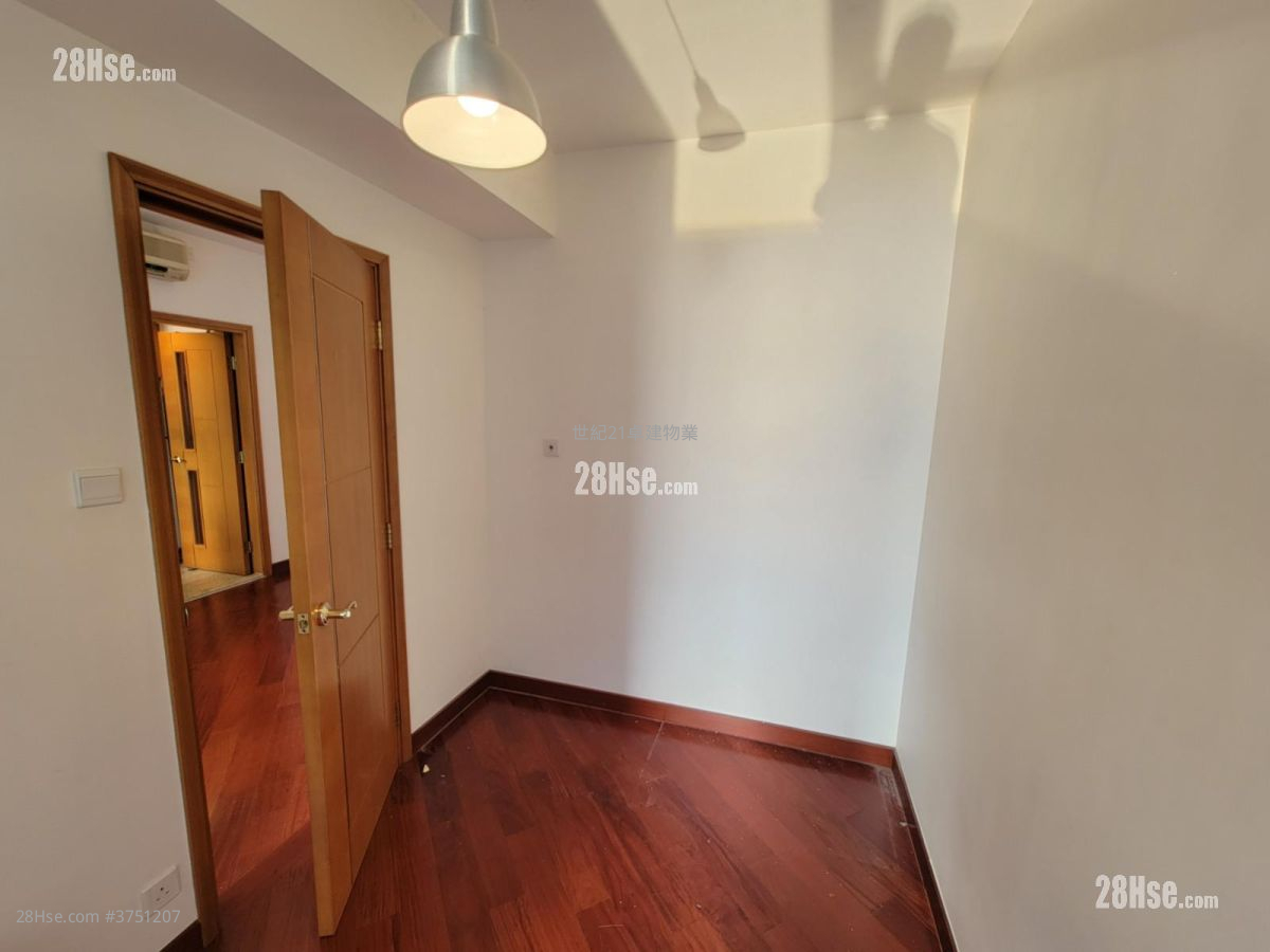 The Arch Sell 1 Bedroom , 1 Bathroom 420 ft²