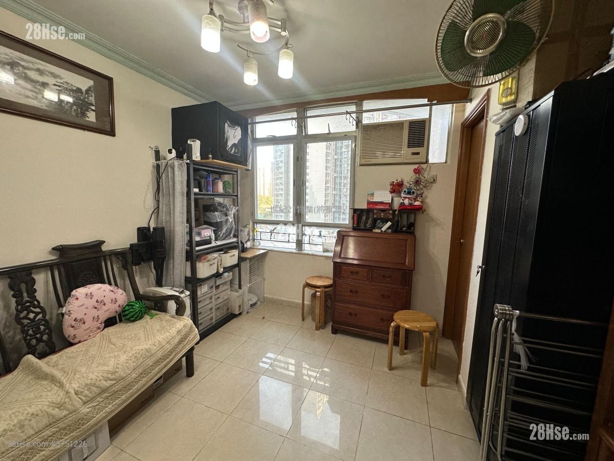 Kwong Ming Court Sell 601 ft²