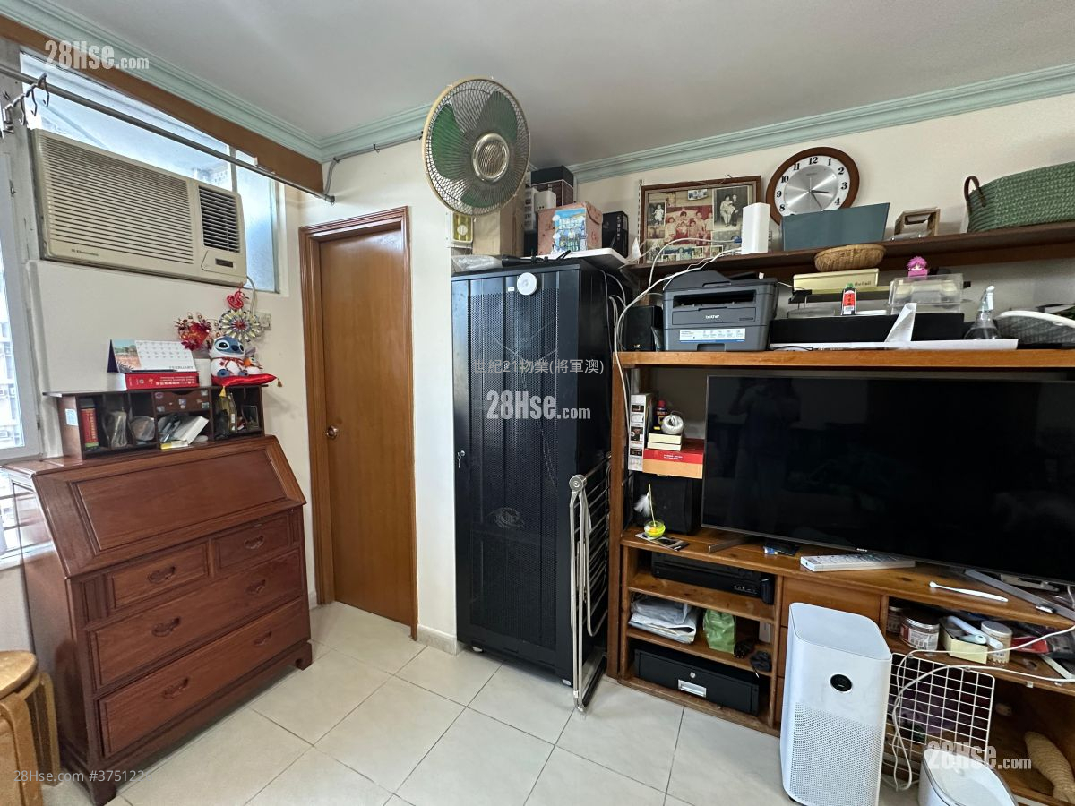 Kwong Ming Court Sell 601 ft²