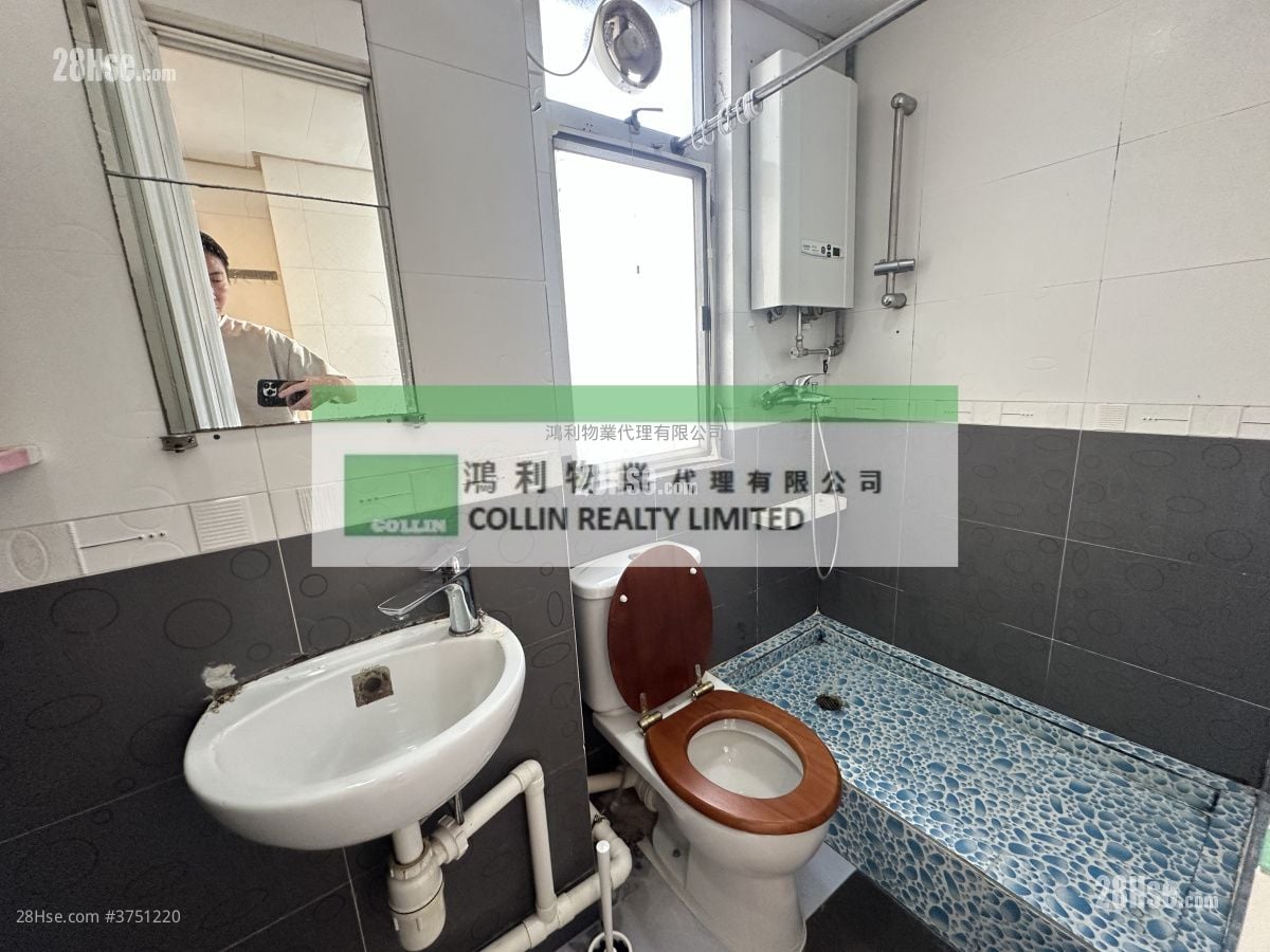 Tung Wai Building Sell 2 Bedrooms , 1 Bathroom 275 ft²