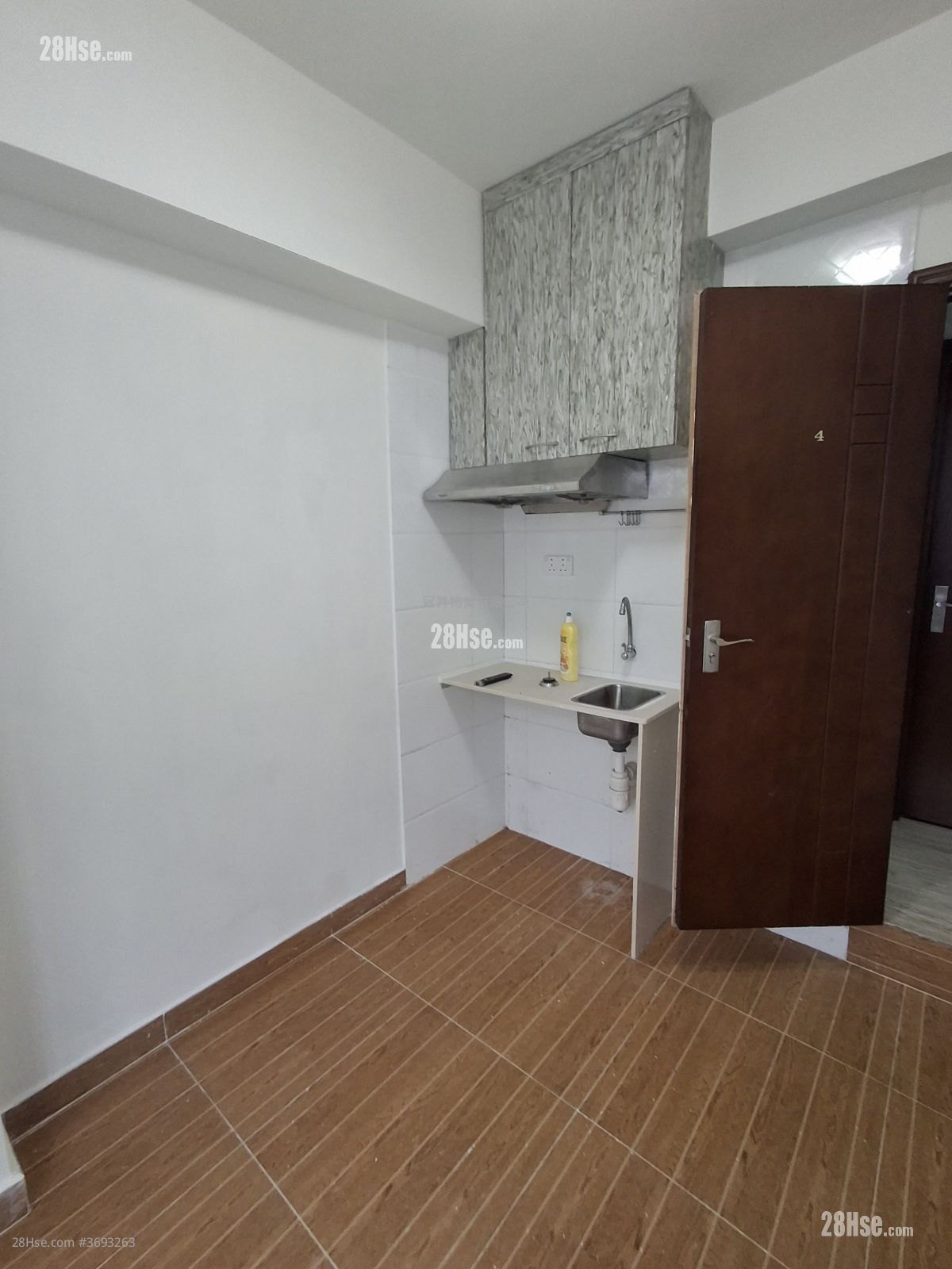 光輝大廈 租盤 1 房 , 1 浴室 100 平方呎