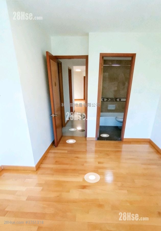 Royal Ascot Sell 4 Bedrooms , 2 Bathrooms 974 ft²