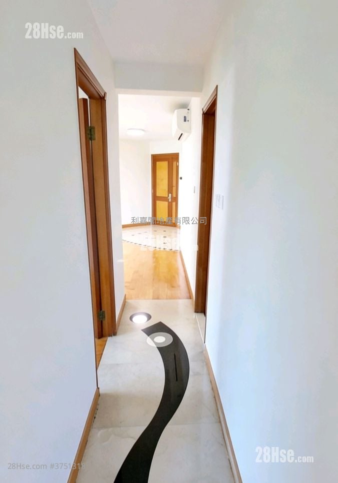 Royal Ascot Sell 4 Bedrooms , 2 Bathrooms 974 ft²