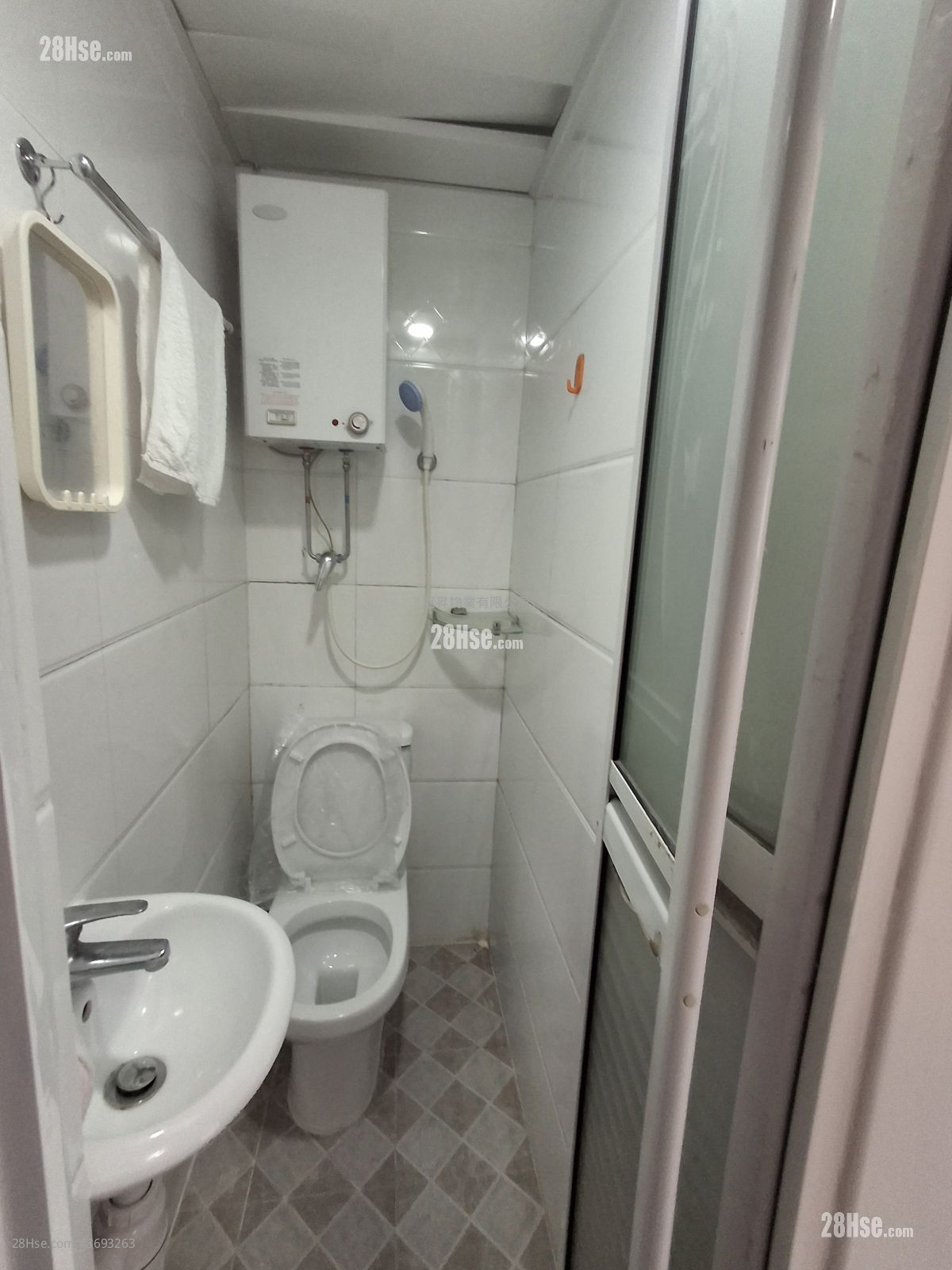 光輝大廈 租盤 1 房 , 1 浴室 100 平方呎