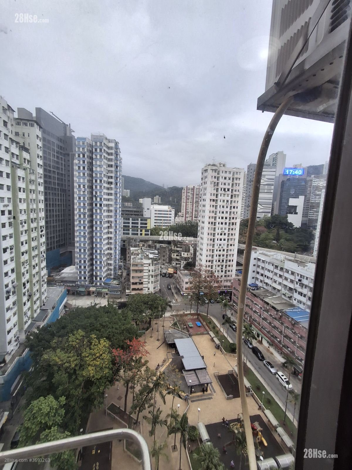 光輝大廈 租盤 1 房 , 1 浴室 100 平方呎