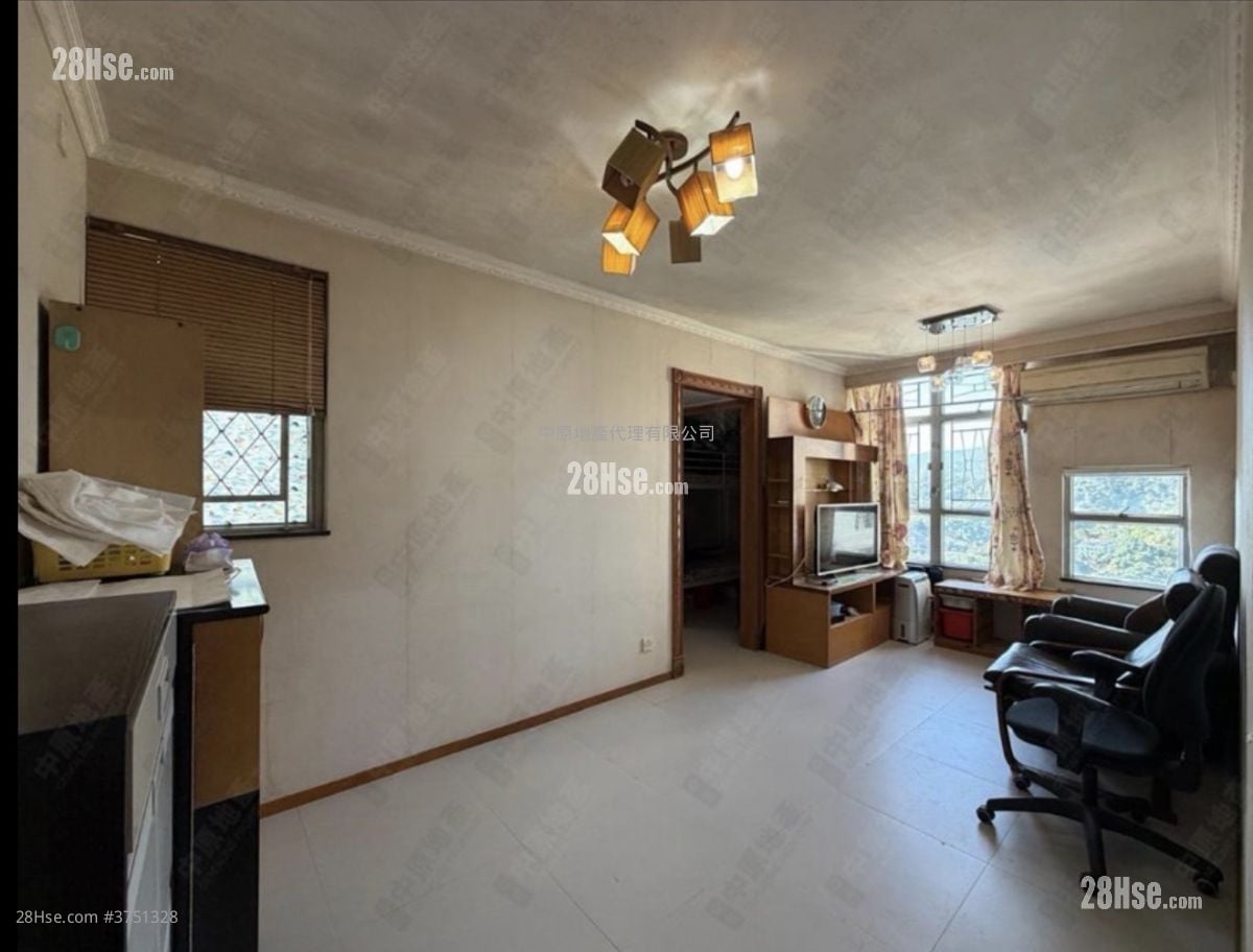 Ning Fung Court Sell 2 Bedrooms , 1 Bathroom 506 ft²