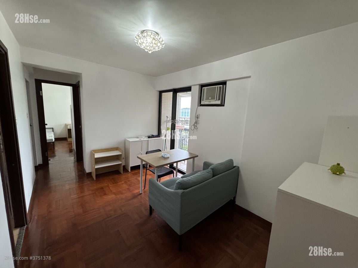 living room: The Sherwood Sell 2 Bedrooms , 1 Bathroom 450 ft²