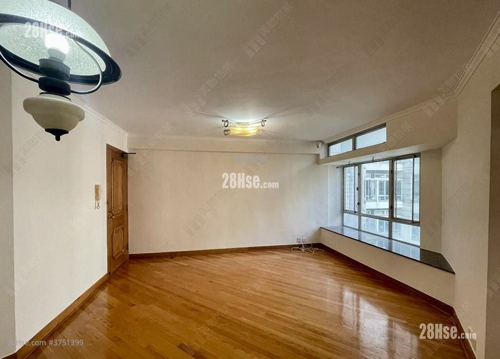 Laguna City Sell 3 Bedrooms , 2 Bathrooms 748 ft²