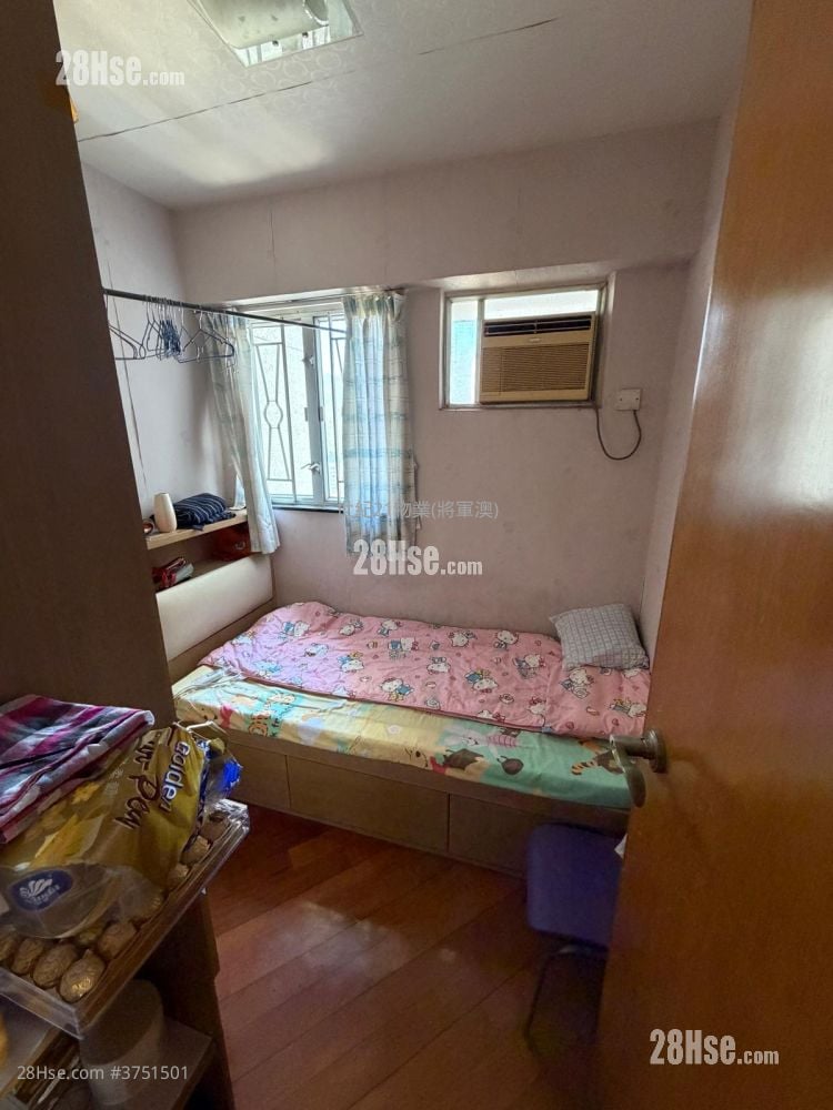 Beverly Garden Sell 3 Bedrooms , 2 Bathrooms 592 ft²