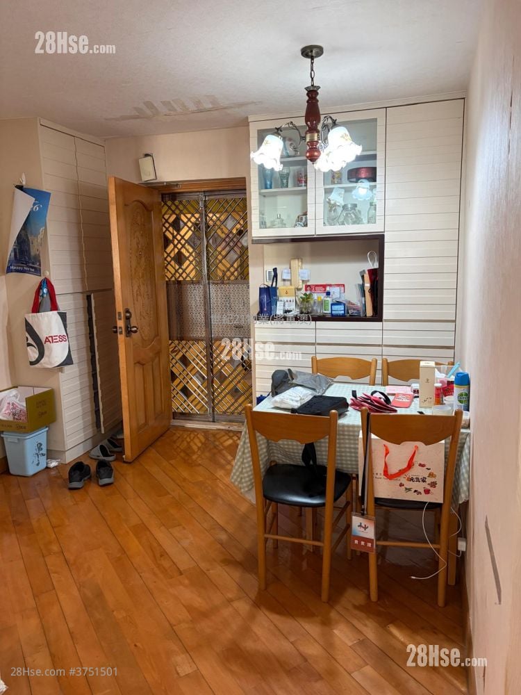 Beverly Garden Sell 3 Bedrooms , 2 Bathrooms 592 ft²