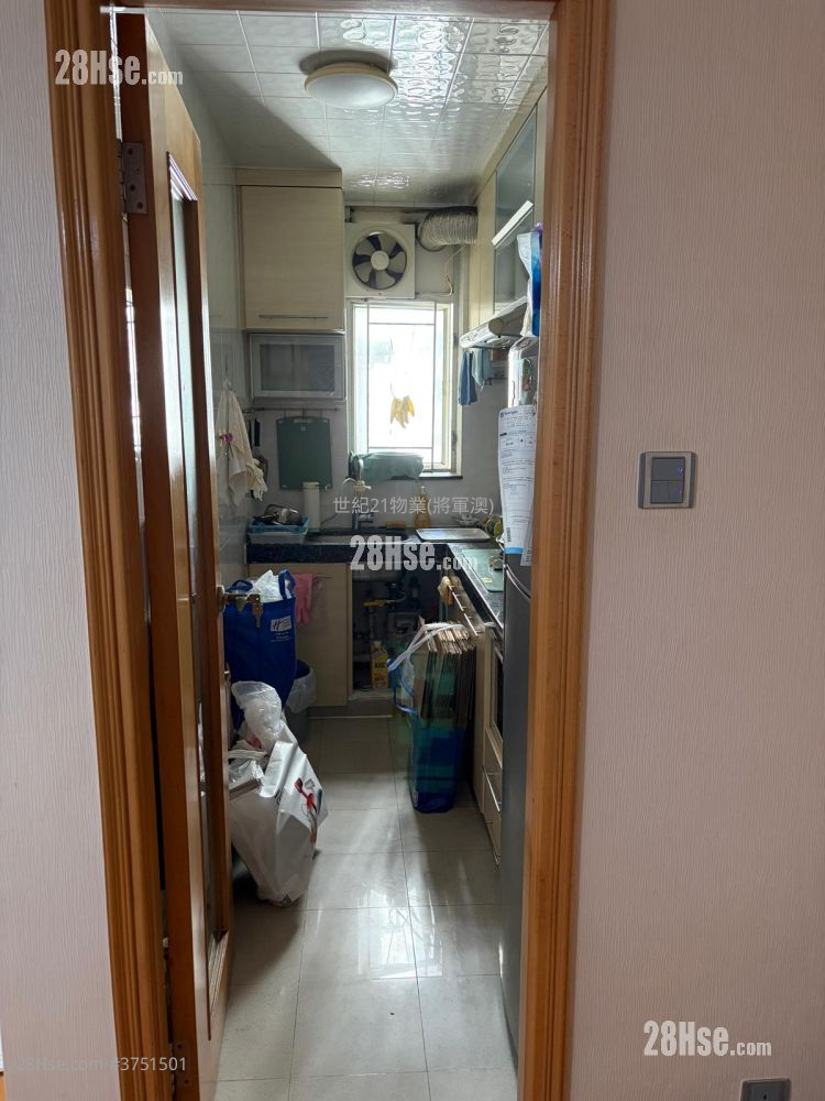 Beverly Garden Sell 3 Bedrooms , 2 Bathrooms 592 ft²