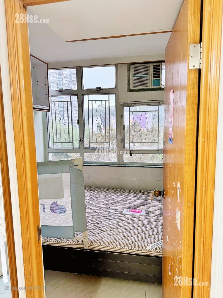 Chung Nga Court Sell 381 ft²