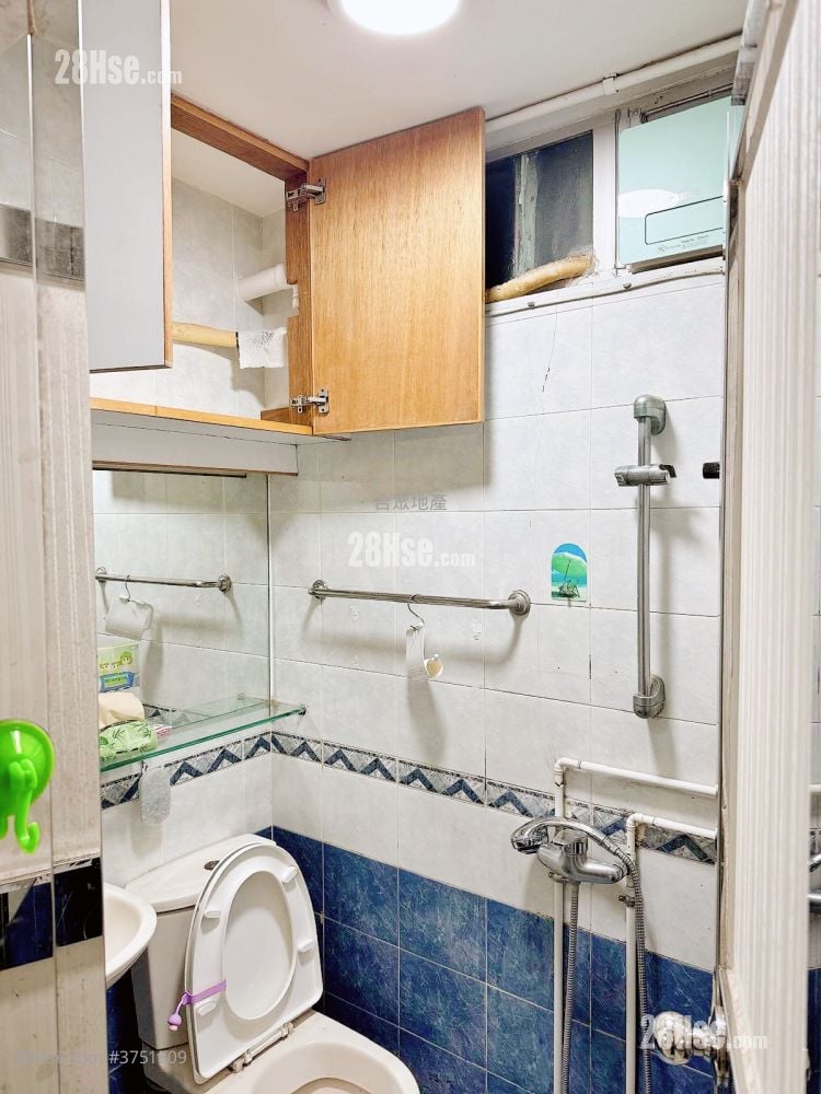 Chung Nga Court Sell 381 ft²