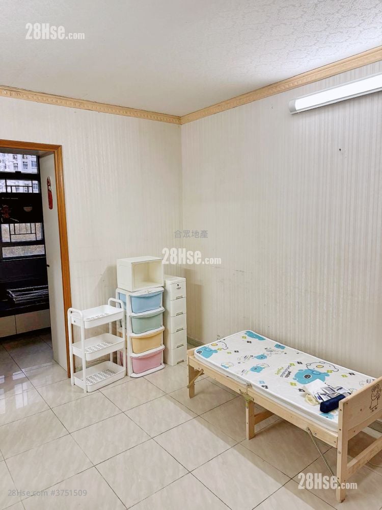 Chung Nga Court Sell 381 ft²