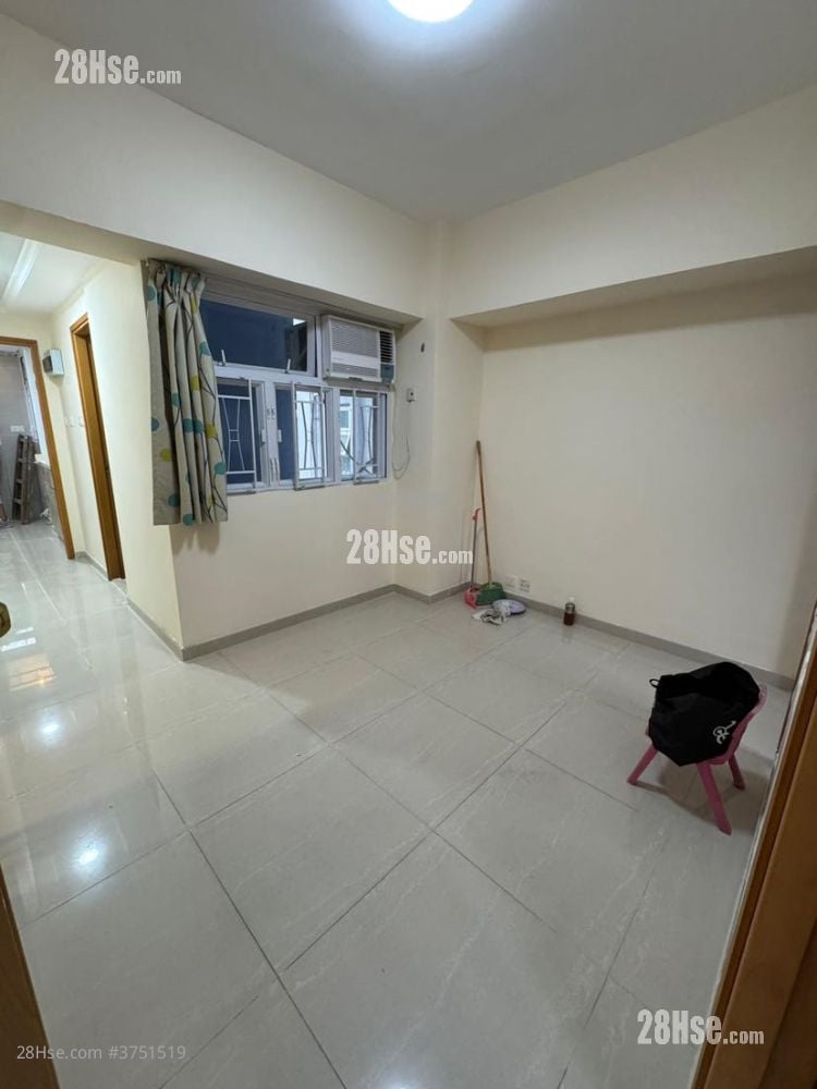 Lee Tat Building Sell 2 Bedrooms , 1 Bathroom 327 ft²