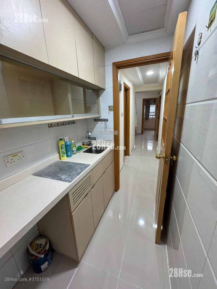 Lee Tat Building Sell 2 Bedrooms , 1 Bathroom 327 ft²