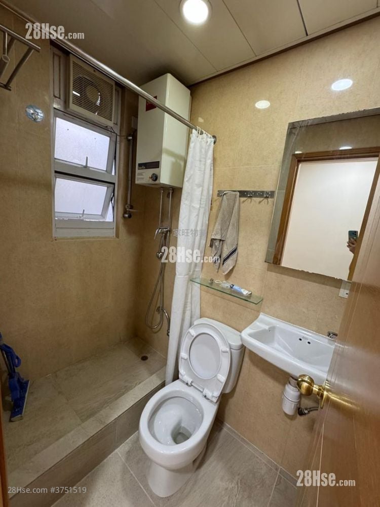 Lee Tat Building Sell 2 Bedrooms , 1 Bathroom 327 ft²