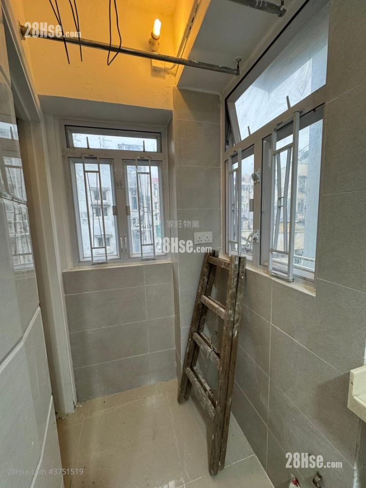 Lee Tat Building Sell 2 Bedrooms , 1 Bathroom 327 ft²