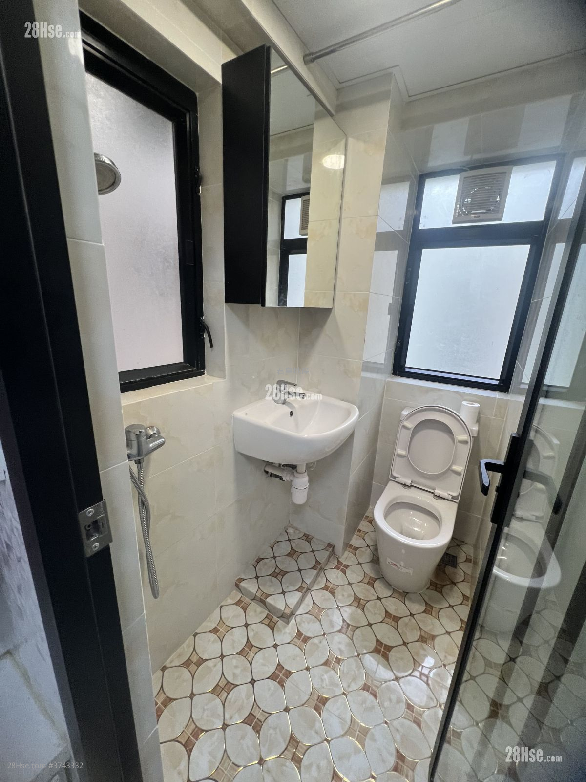 皇上皇大廈 租盤 開放式間隔 , 1 浴室 140 平方呎