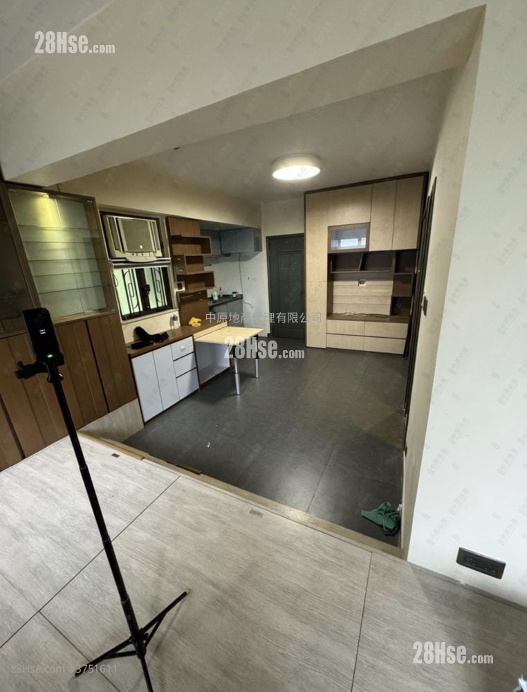 Kwai King Building Sell 1 Bedroom , 1 Bathroom 372 ft²