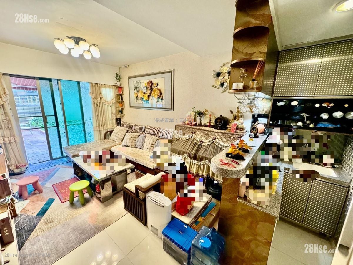 Uptown Sell 5+ Bedrooms , 4 Bathrooms 1,666 ft²