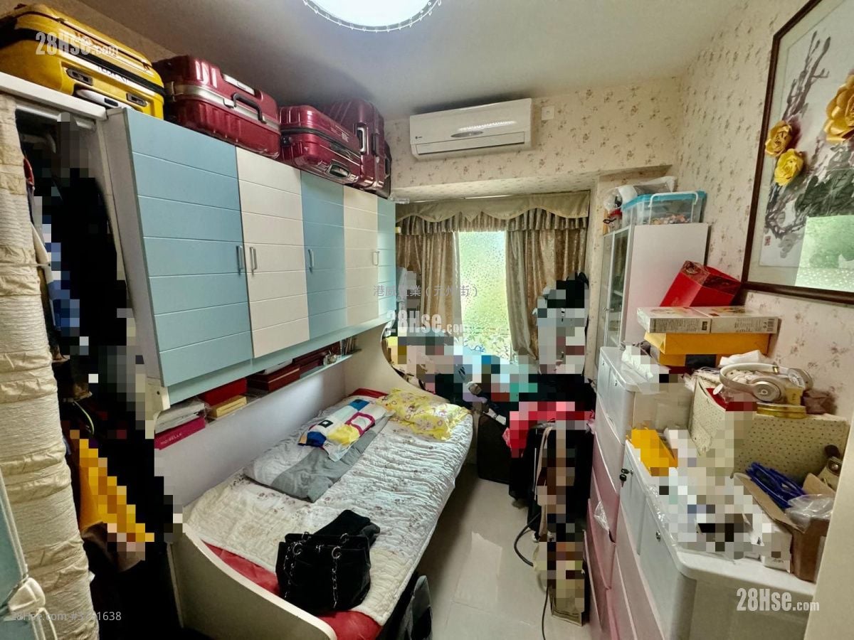 Uptown Sell 5+ Bedrooms , 4 Bathrooms 1,666 ft²