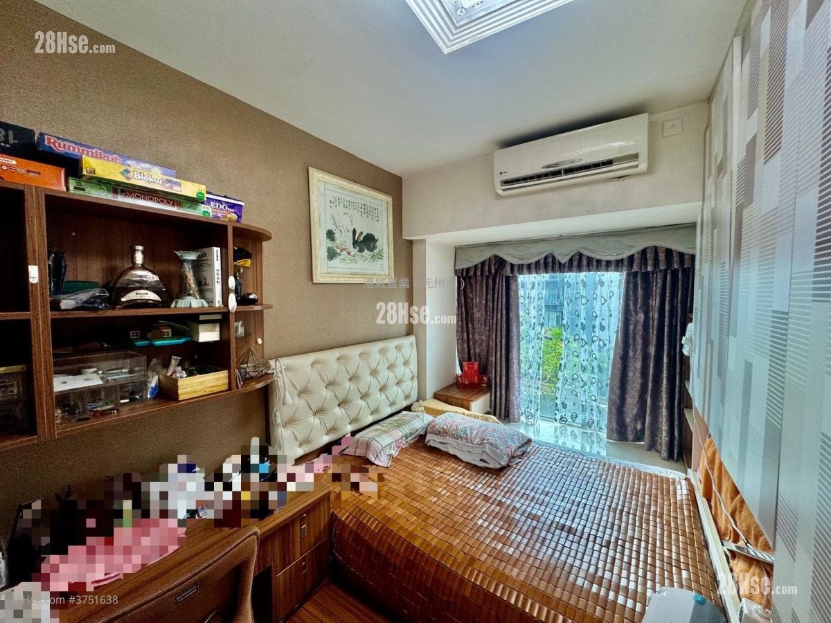 Uptown Sell 5+ Bedrooms , 4 Bathrooms 1,666 ft²