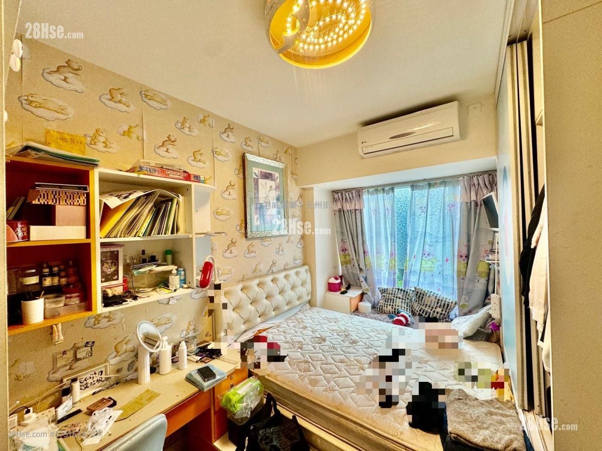 Uptown Sell 5+ Bedrooms , 4 Bathrooms 1,666 ft²