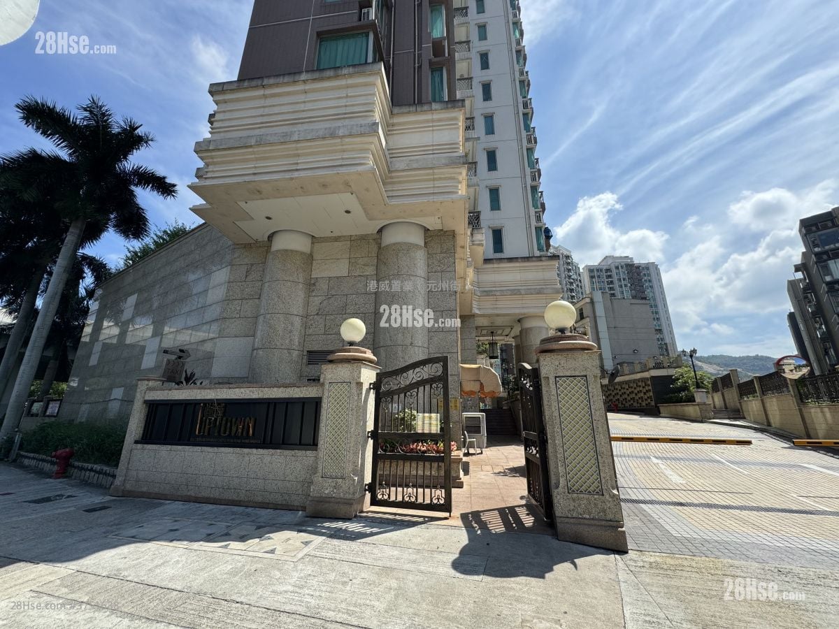 Uptown Sell 5+ Bedrooms , 4 Bathrooms 1,666 ft²