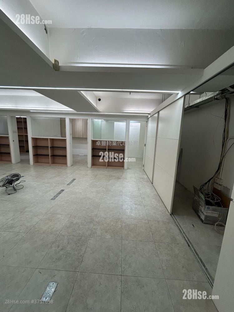 Elite Industrial Centre Sell 5+ Bedrooms , 2 Toilets 1,230 ft²