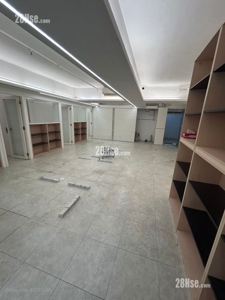 Elite Industrial Centre Sell 5+ Bedrooms , 2 Toilets 1,230 ft²