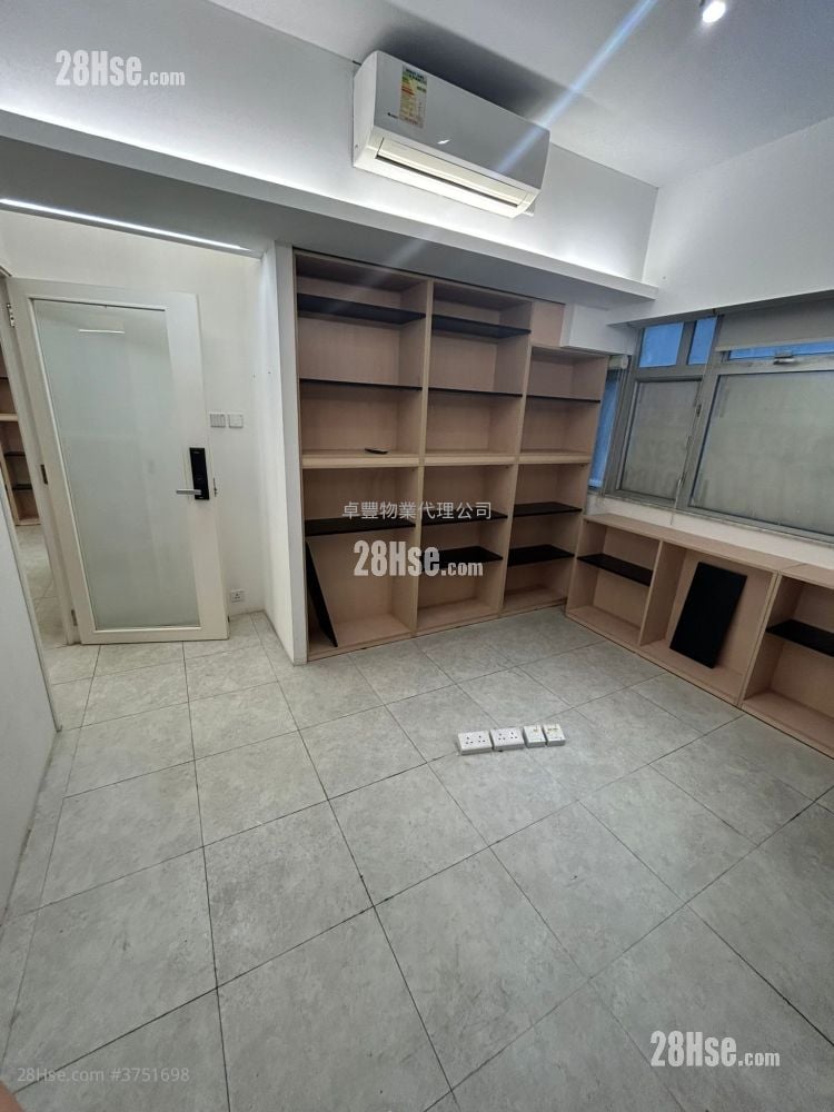 Elite Industrial Centre Sell 5+ Bedrooms , 2 Toilets 1,230 ft²