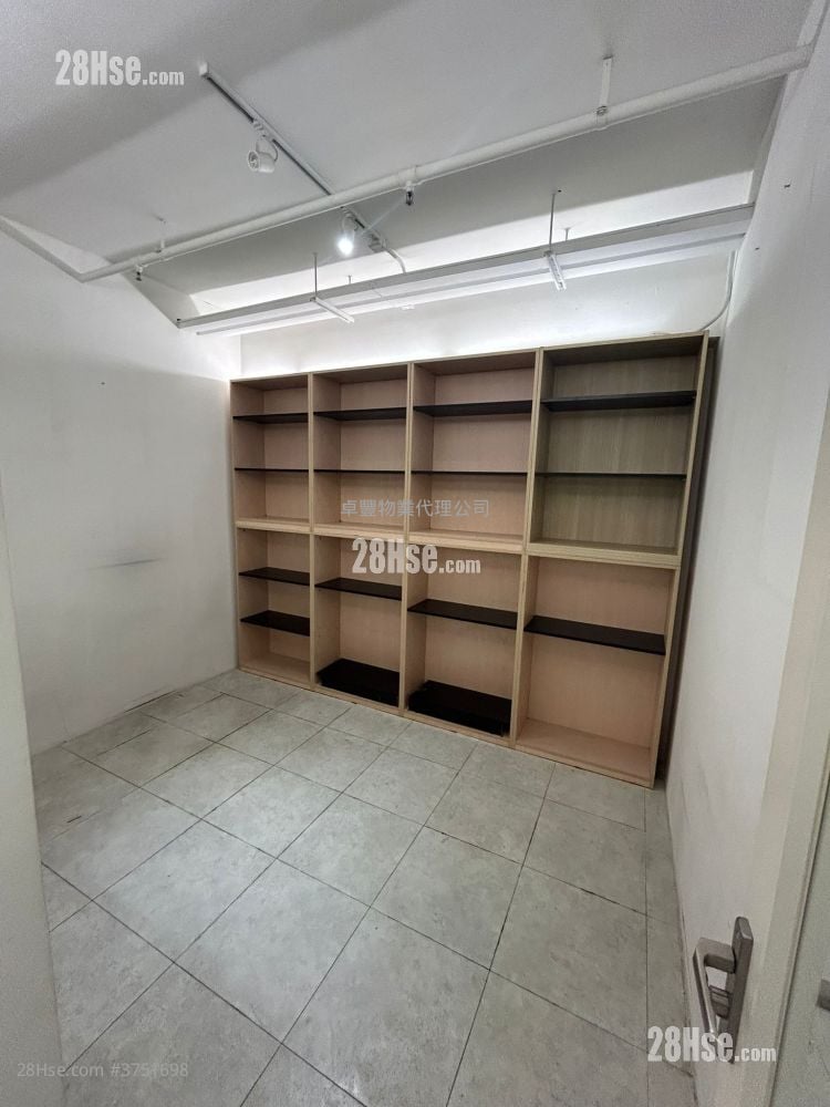 Elite Industrial Centre Sell 5+ Bedrooms , 2 Toilets 1,230 ft²