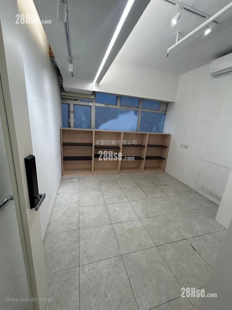 Elite Industrial Centre Sell 5+ Bedrooms , 2 Toilets 1,230 ft²