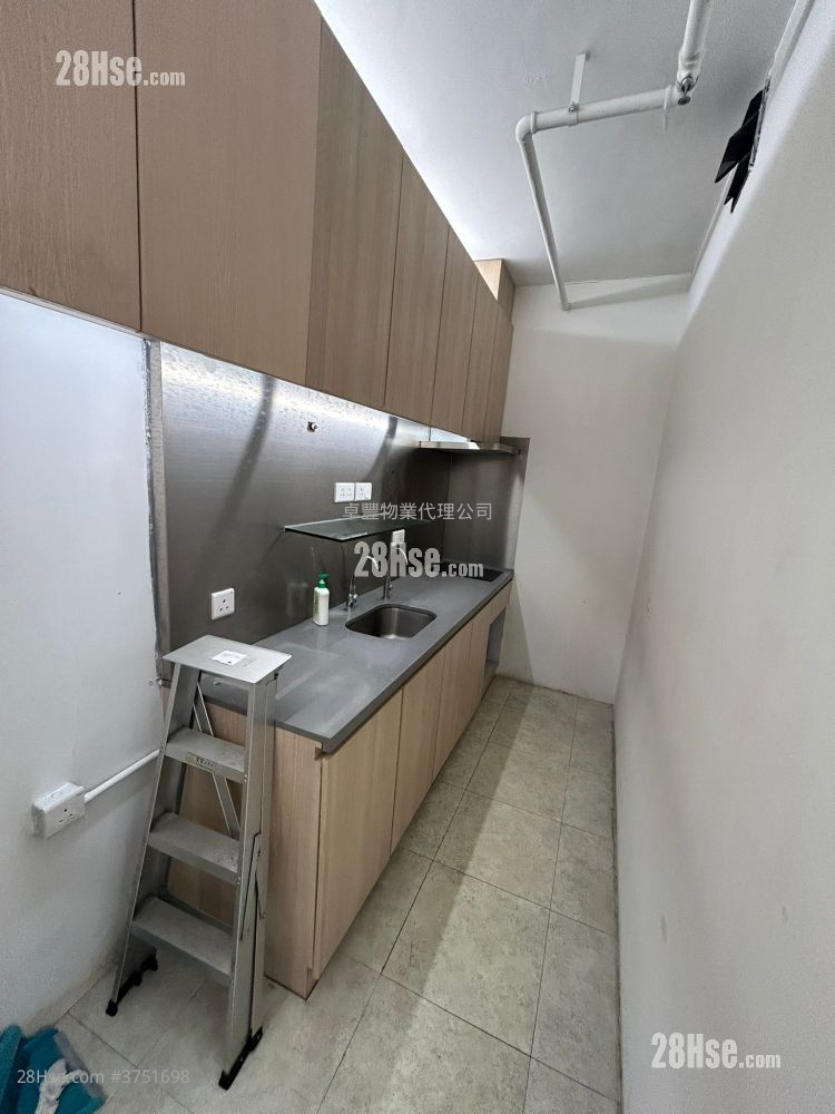 Elite Industrial Centre Sell 5+ Bedrooms , 2 Toilets 1,230 ft²