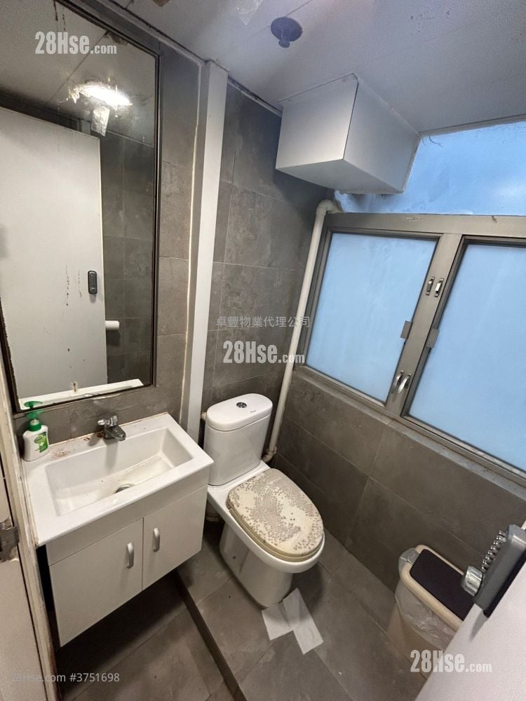 Elite Industrial Centre Sell 5+ Bedrooms , 2 Toilets 1,230 ft²