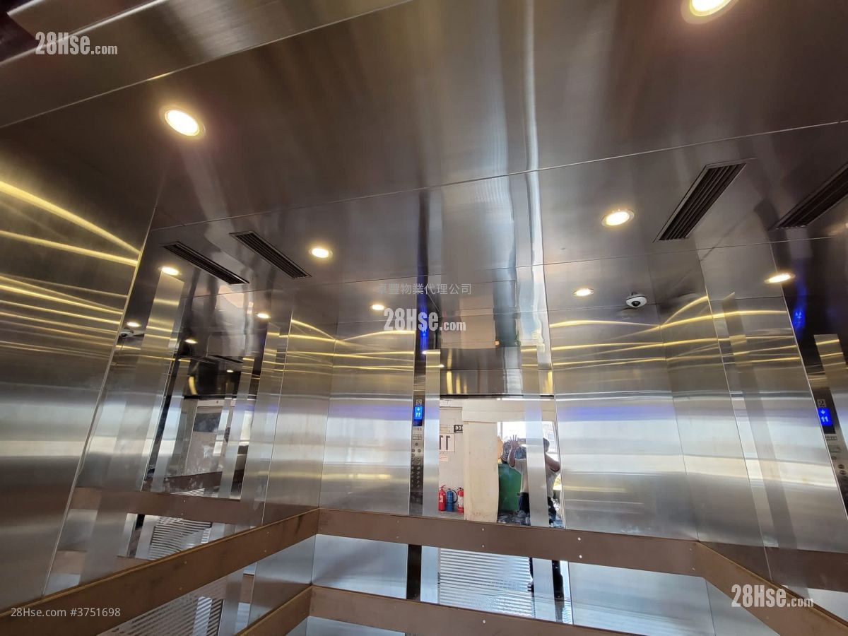 Elite Industrial Centre Sell 5+ Bedrooms , 2 Toilets 1,230 ft²