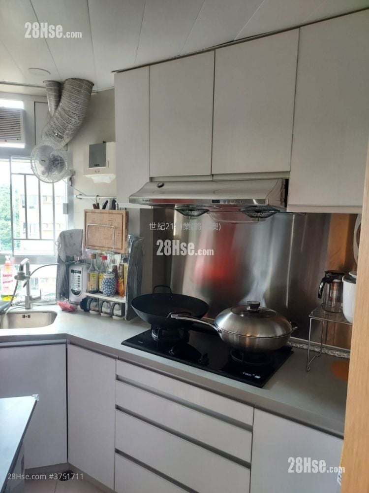 Hong Sing Garden Sell 3 Bedrooms , 1 Bathroom 592 ft²