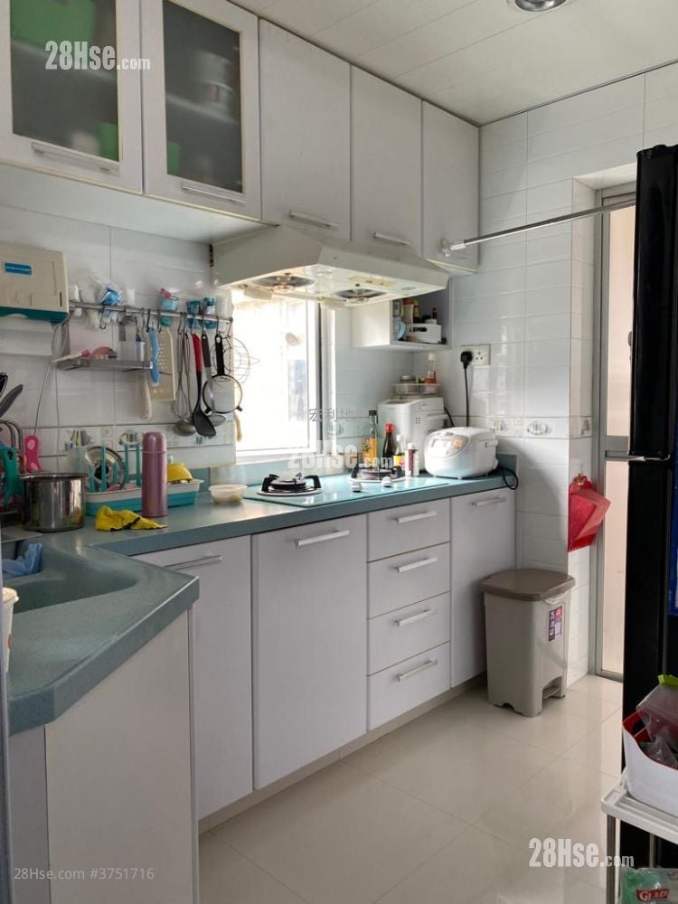 Yan Tsui Court Sell 2 Bedrooms , 1 Bathroom 564 ft²