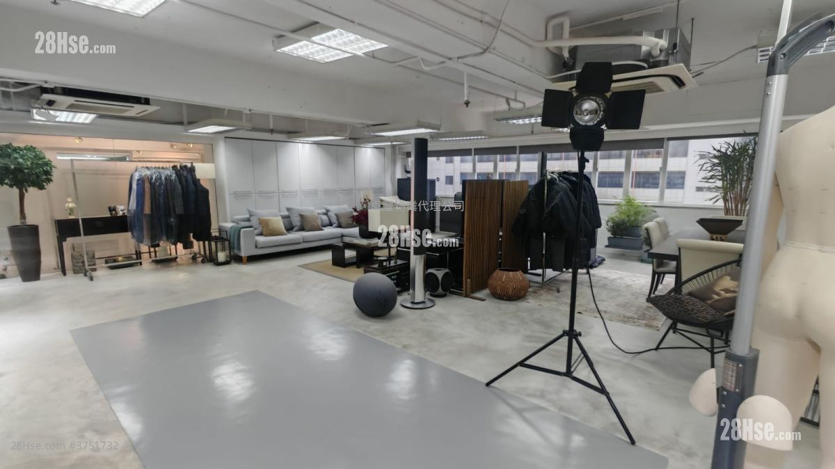 Elite Industrial Centre Sell 5+ Bedrooms , 2 Toilets 2,570 ft²