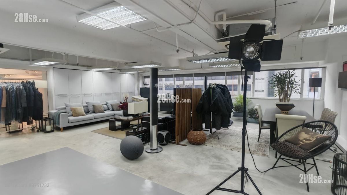 Elite Industrial Centre Sell 5+ Bedrooms , 2 Toilets 2,570 ft²