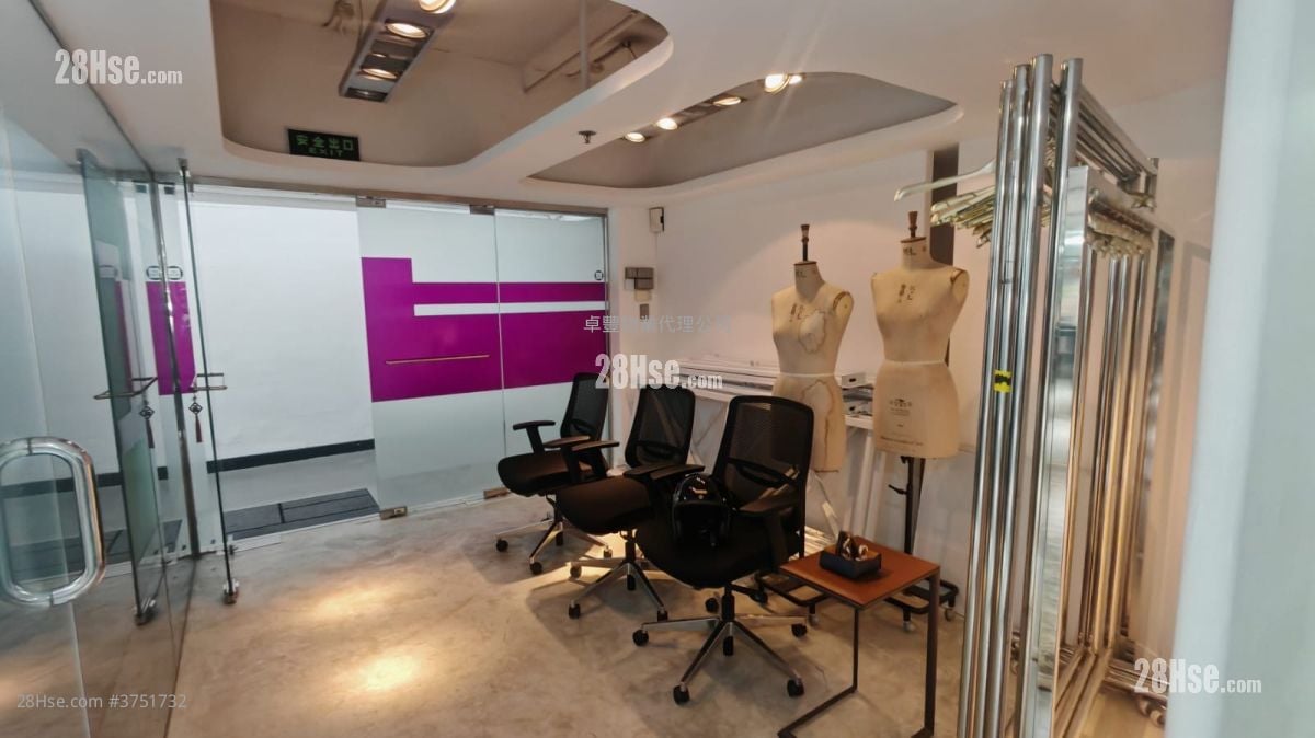 Elite Industrial Centre Sell 5+ Bedrooms , 2 Toilets 2,570 ft²