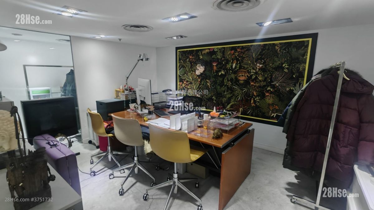 Elite Industrial Centre Sell 5+ Bedrooms , 2 Toilets 2,570 ft²