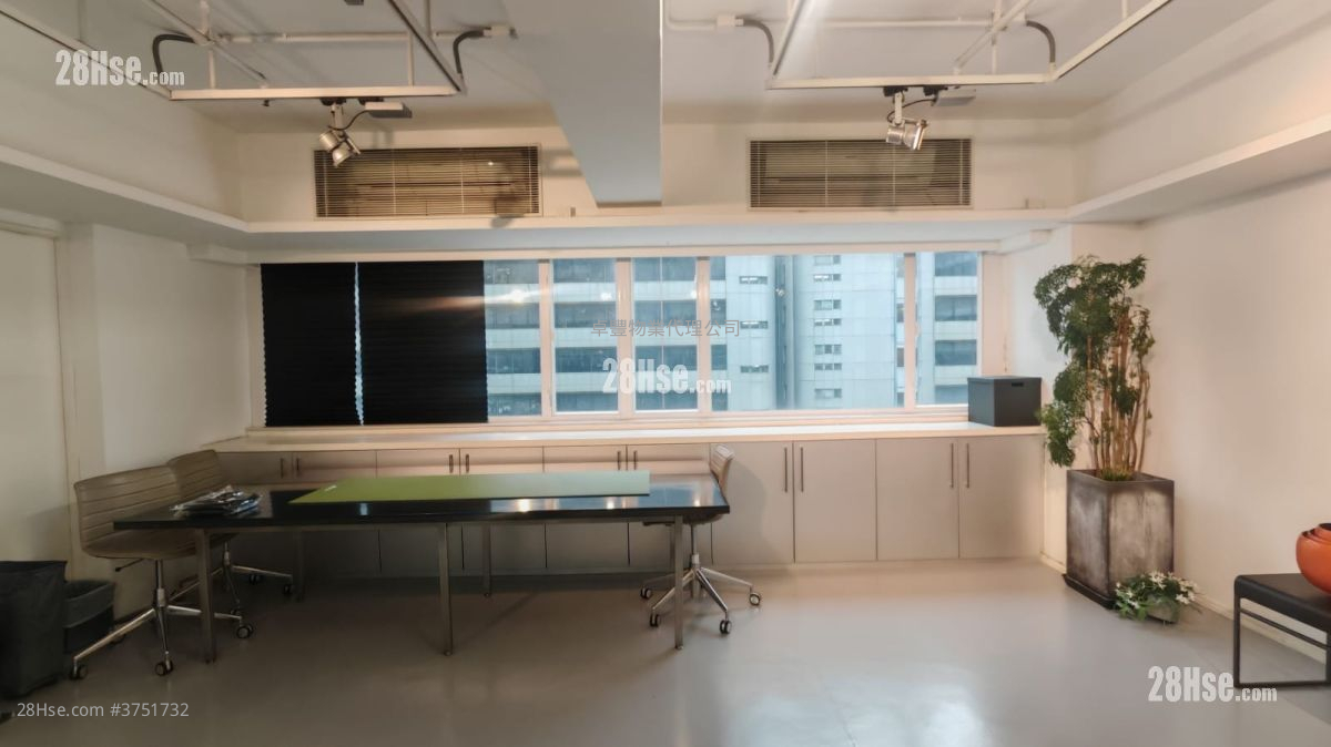 Elite Industrial Centre Sell 5+ Bedrooms , 2 Toilets 2,570 ft²