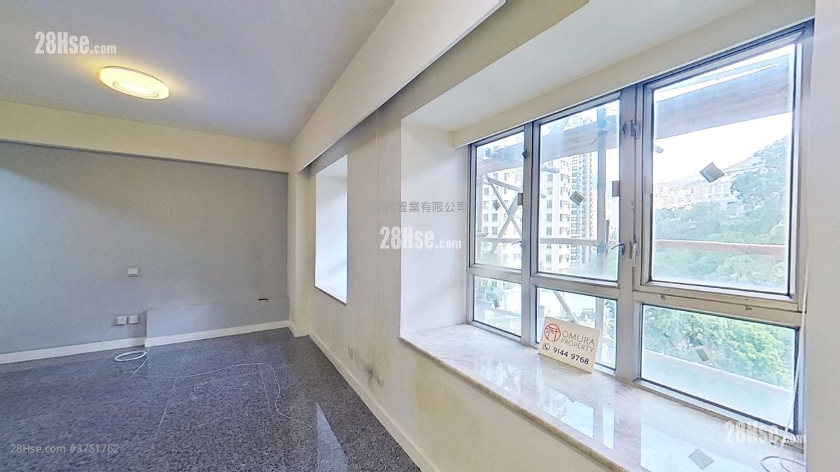 主人房: 名仕花園 售盤 3 房 , 2 浴室 596 平方呎