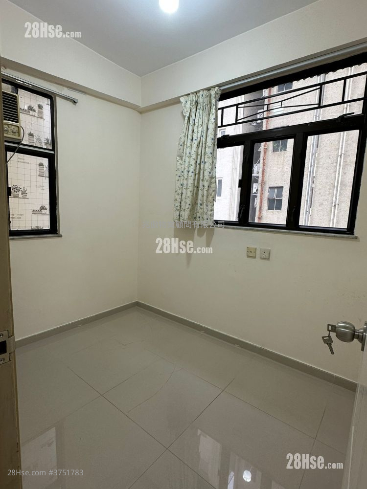Portland Street Sell 2 Bedrooms , 1 Bathroom 360 ft²